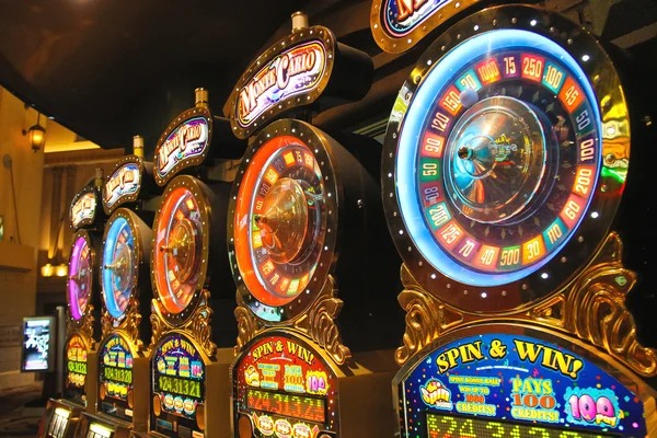 Play'n GO slot game interface on link supraslot mobile app showing game controls and balance display